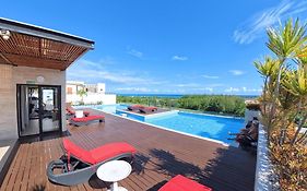 Grand Fifty Suites